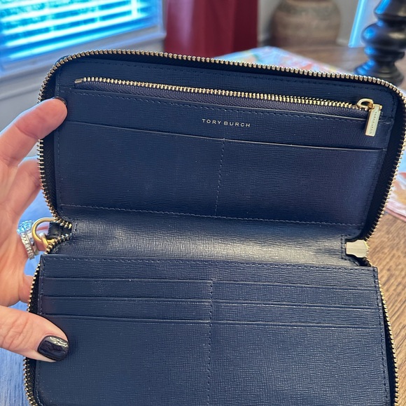 Tory Burch Robinson Continental Leather Wallet Black - Picture 4 of 9